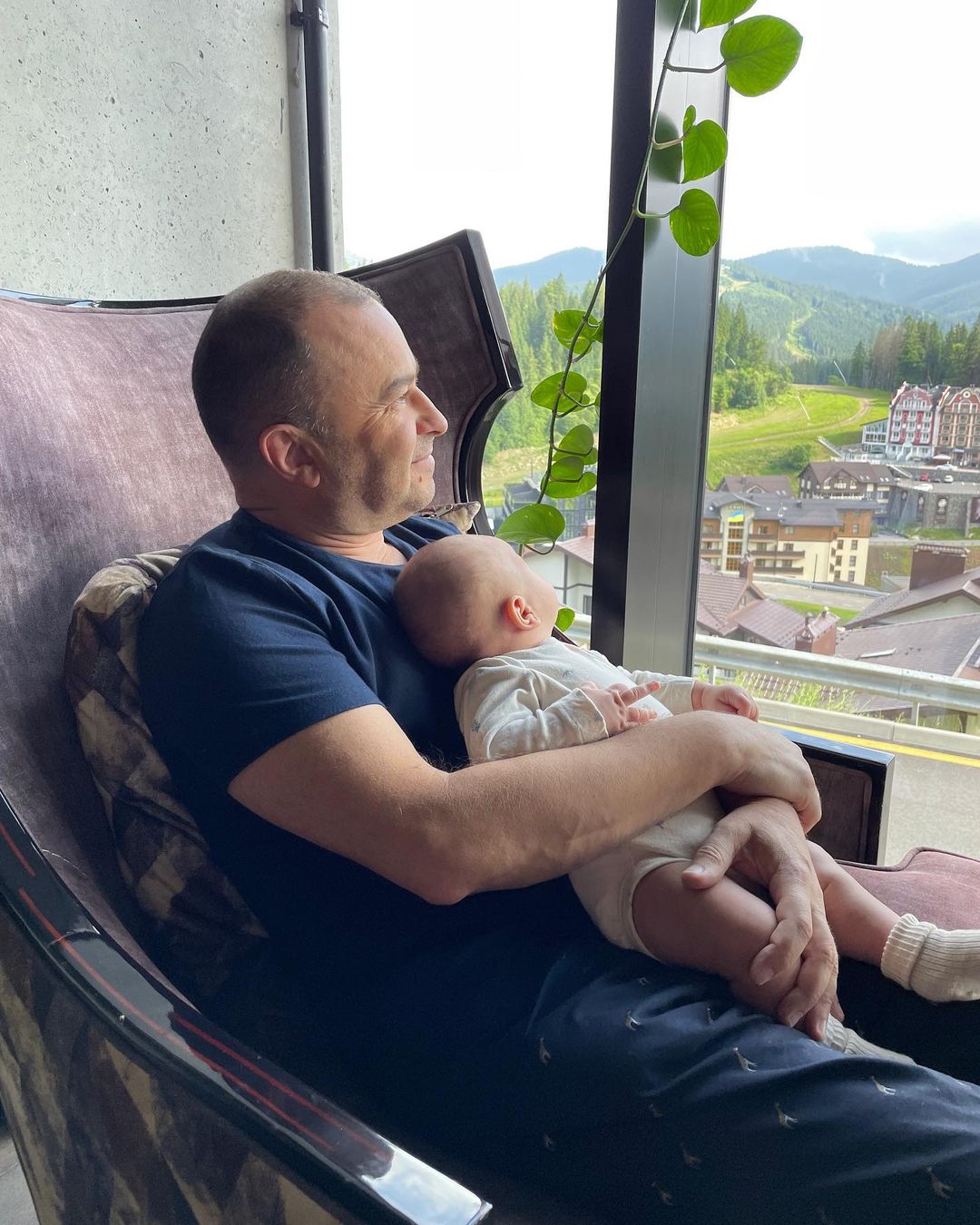 Тричі дідусь Віктор Павлік розповів, як це - знову стати батьком у 55